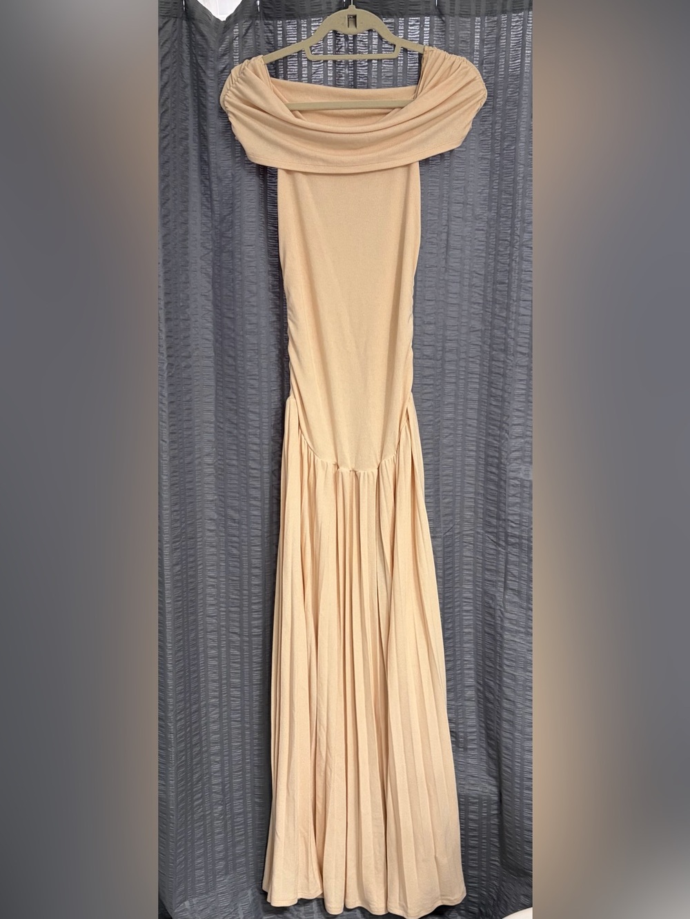 Lioness x REVOLVE Field of Dreams Cream off-the-shoulder maxi dress Small - Picture 4 of 14